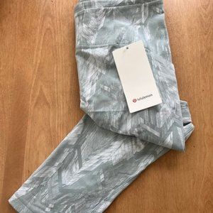 NWT Lululemon Athletica Swift Speed HR Crop 21" Size 12